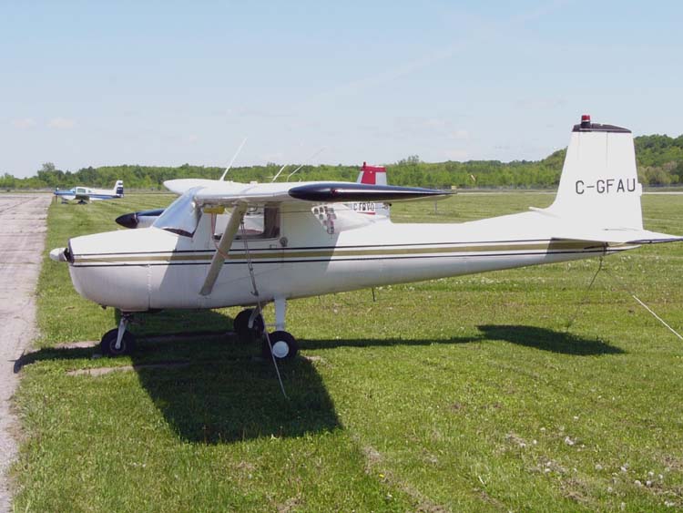 cessna 150 in field